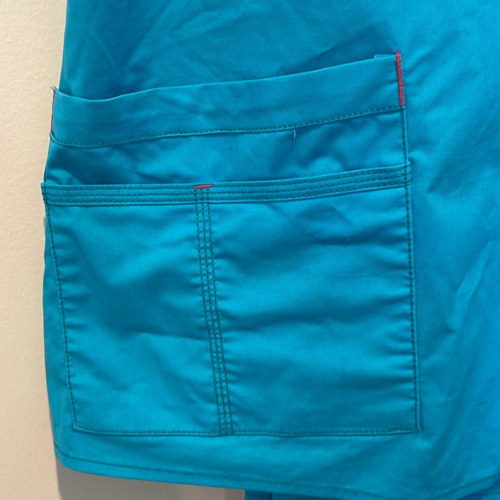 Wonder Flex Scrubs Set - Picture 3 of 3